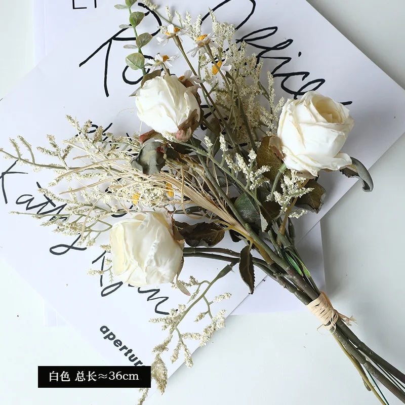 bouquet de roses séchées et pivoines pour décoration rétro automnale - vue 9 sur 13