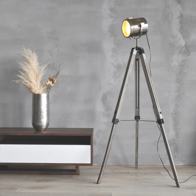 lampe de sol industrielle en bois avec trépied vintage à charnière - vue 3 sur 9