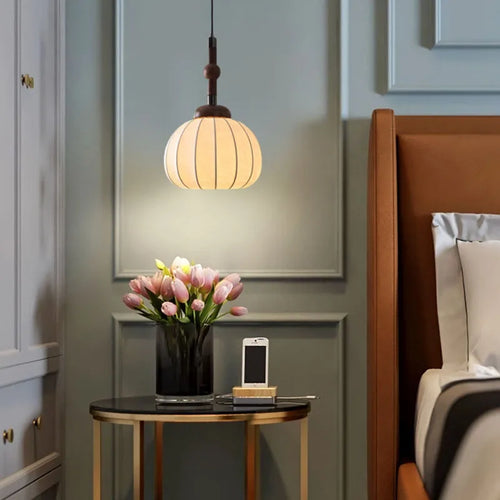 lustre en soie et bois pour éclairage intérieur moderne