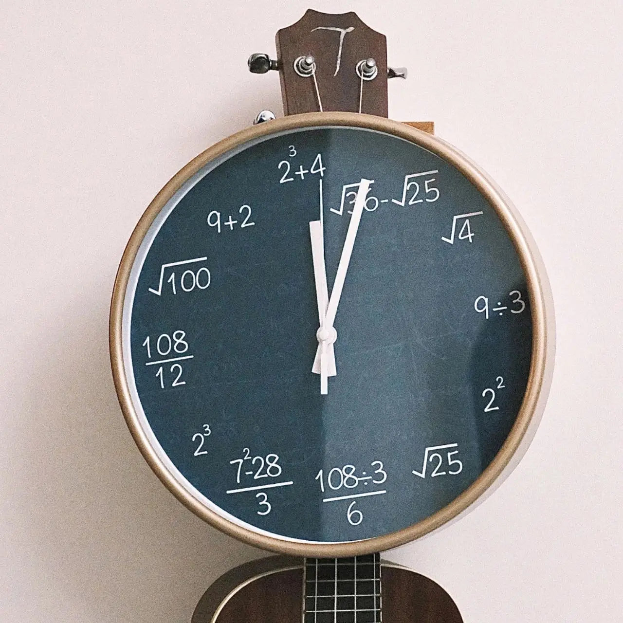horloge murale mathématiques tableau noir décoration scolaire enfants - vue 6 sur 11