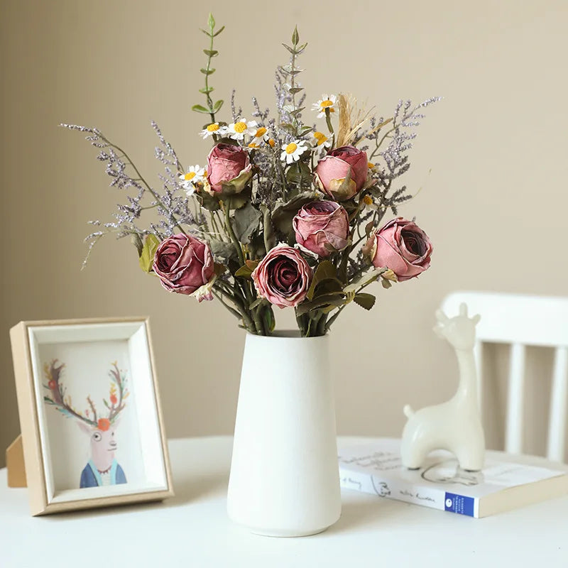 bouquet de roses séchées et pivoines pour décoration rétro automnale - vue 3 sur 13