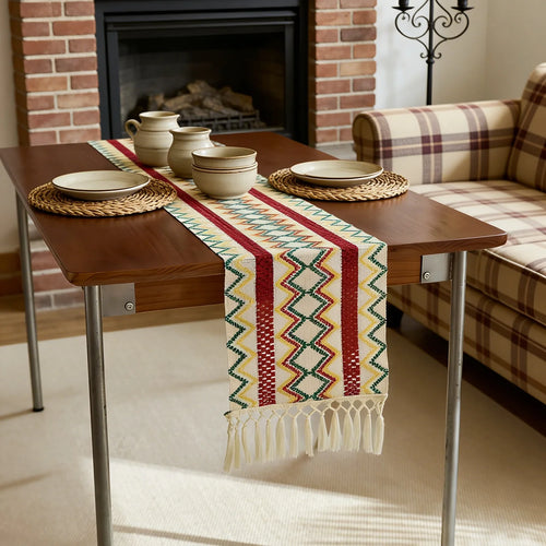Chemin de table bohème motif aztèque à pompons - vue 5 sur 7