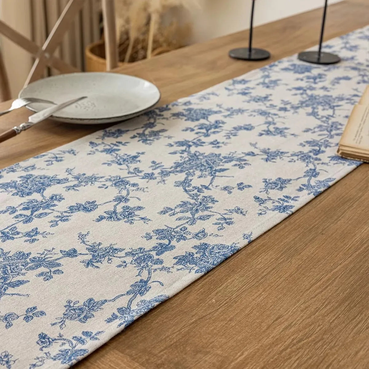 Chemin de table motif porcelaine florale style asiatique - vue 3 sur 6