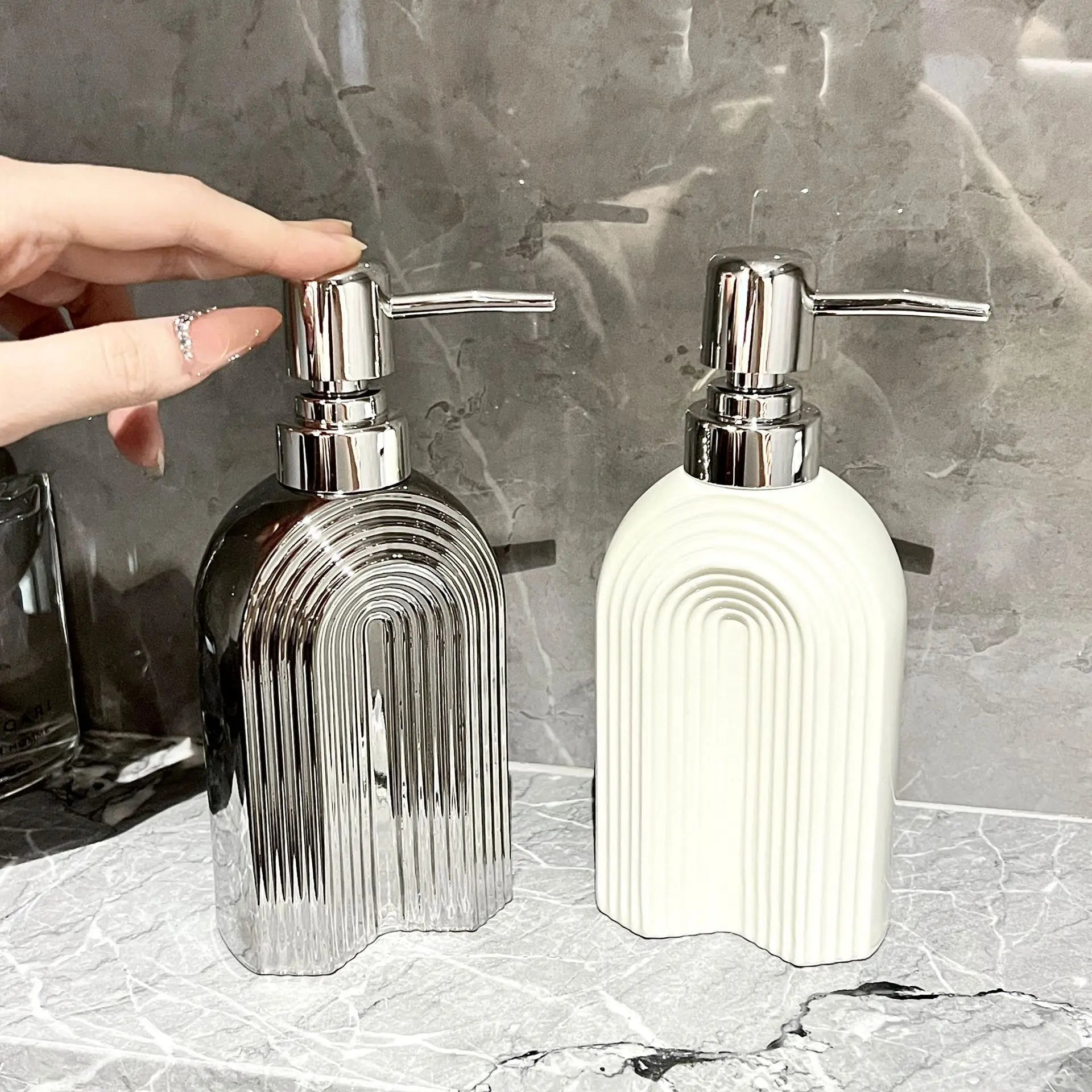 bouteille créative de désinfectant pour les mains luxe salle de bain - vue 3 sur 6