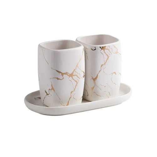 ensemble de tasse en céramique et support de brosse à dents