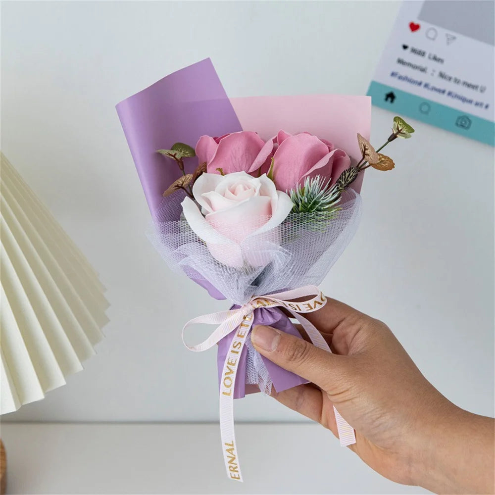 petit bouquet de roses artificielles pour la saint-valentin décoratif - vue 3 sur 13