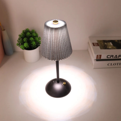 LED Nordic pleated desk lamp charging touch adjustable night light, bedroom sleep light, bar coffee shop decorative light - vue 9 sur 9