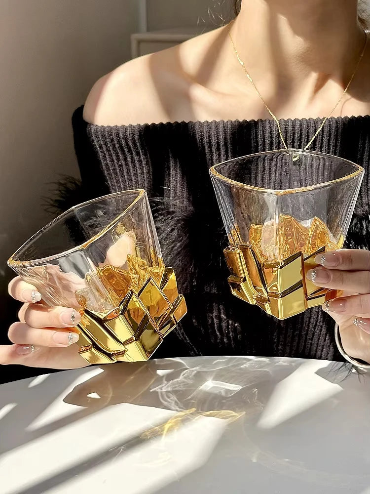 Verre artistique texturé style espace luxe pour whisky - vue 2 sur 7
