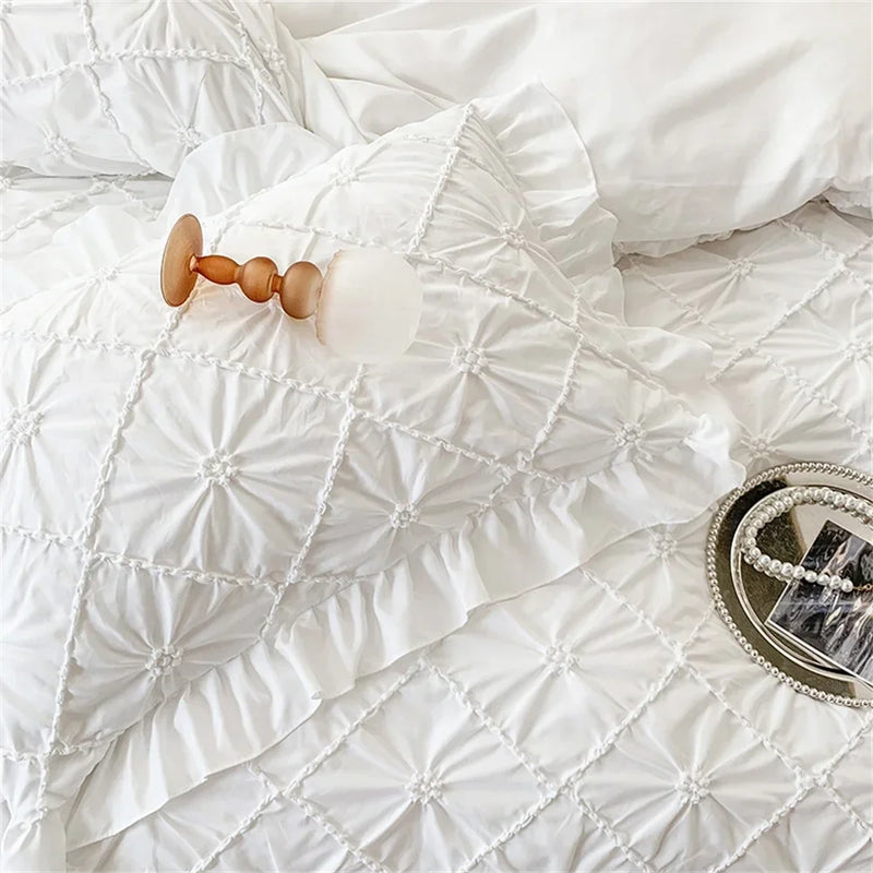 parure de lit plissée avec motif fleurs torsadées