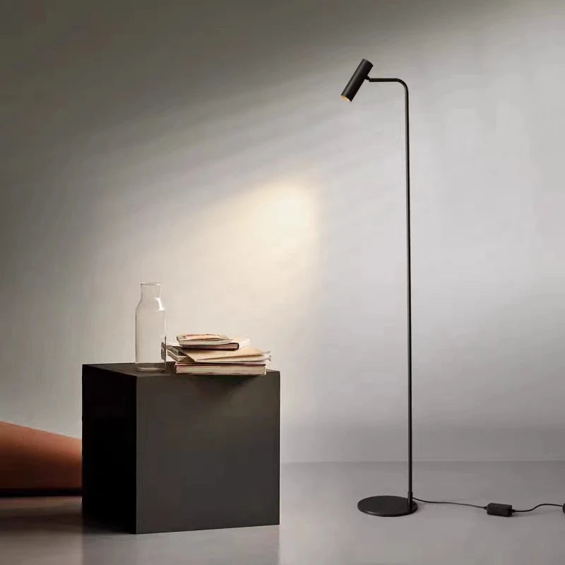 lampadaire minimaliste en cuivre avec lumière rotative moderne