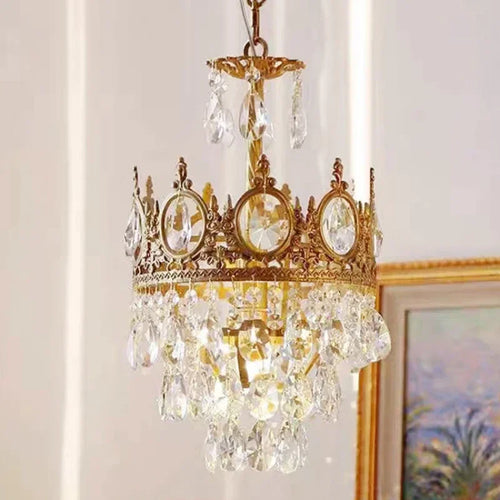 suspension dorée en cristal pour décoration intérieure élégante