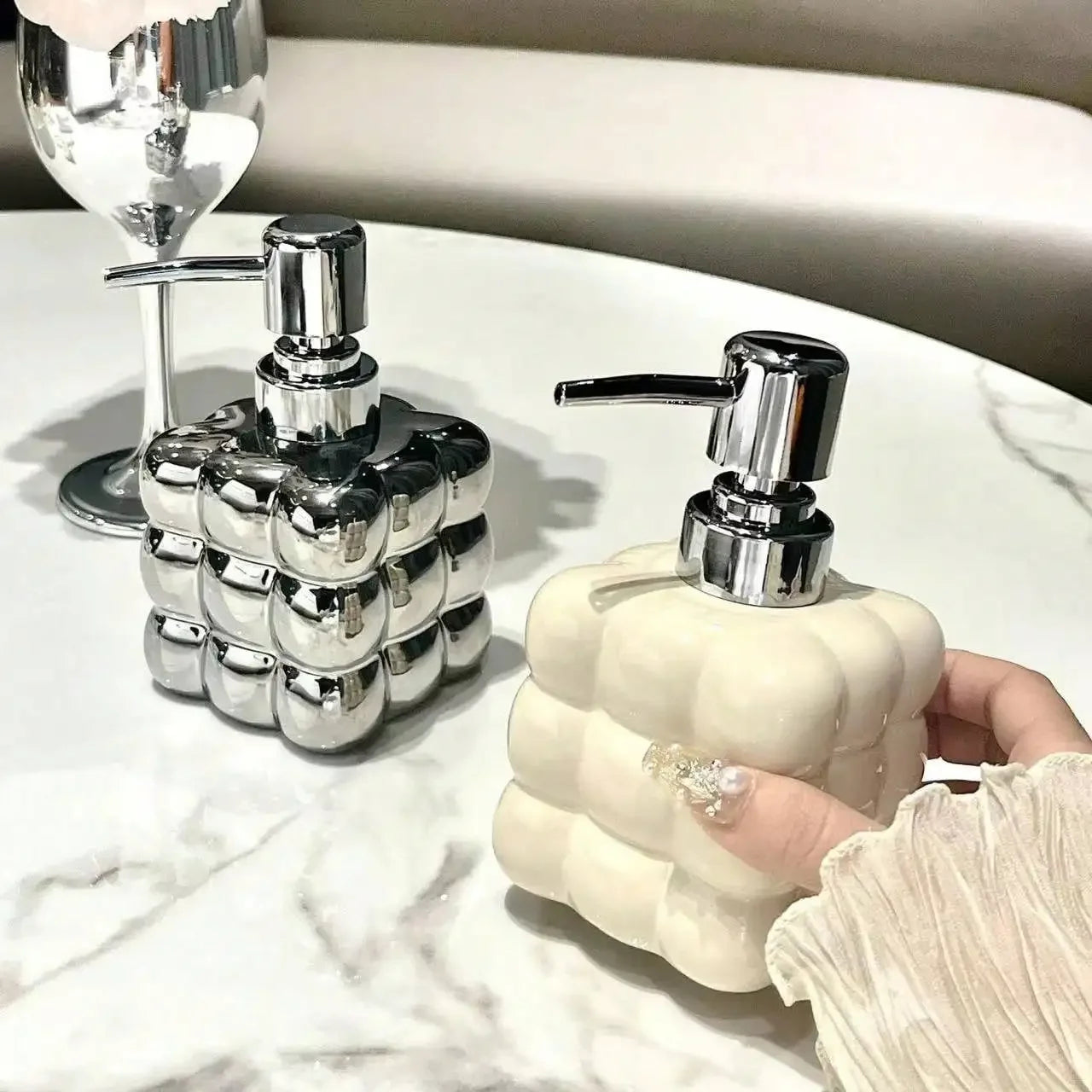 distributeur de savon liquide en céramique pour la salle de bain - vue 3 sur 6