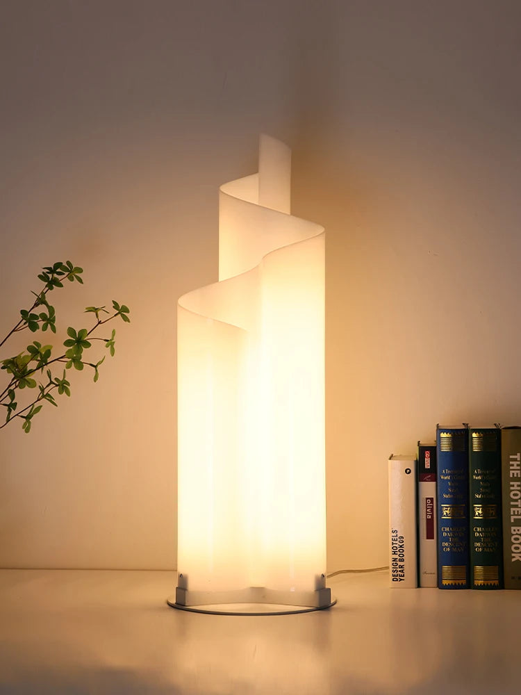 lampe de bureau minimaliste en acrylique transparent et aluminium décoratif