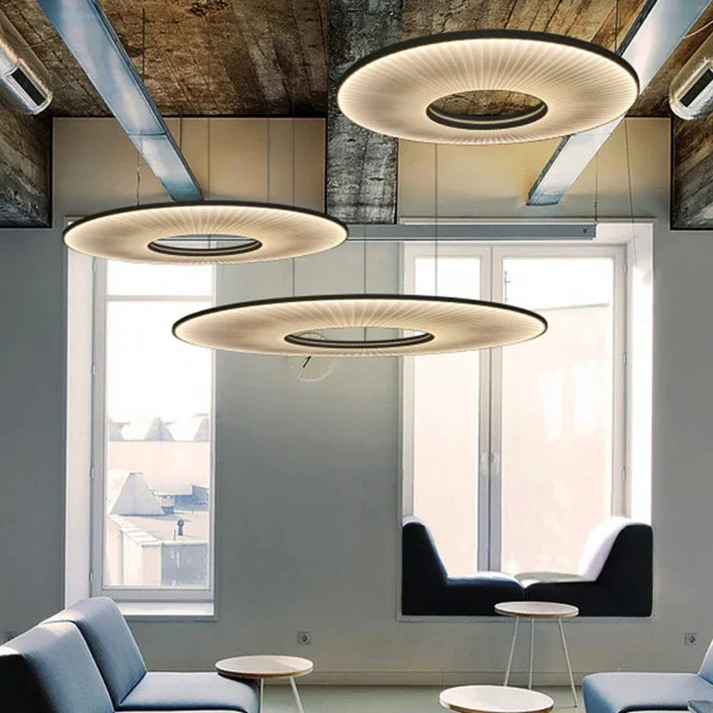 suspension moderne en tissu design pour intérieur élégant
