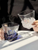 Verre artistique texturé style espace luxe pour whisky