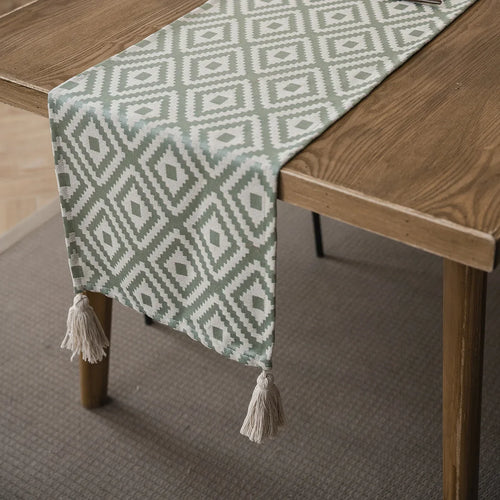 Chemin de table bohème beige motifs géométriques pompons