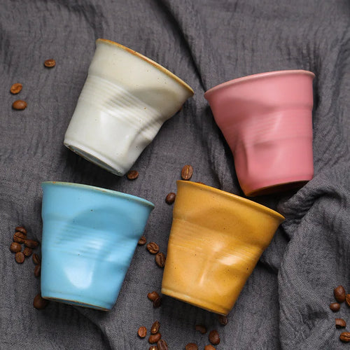 Tasse en gres plissee artisanale style vintage latte