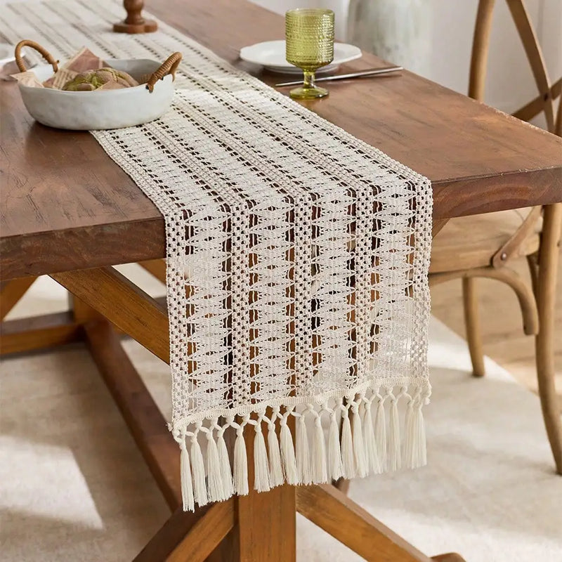 Chemin de table bohème beige pompons motifs géométriques