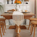 Chemin de table dentelle crochet beige bohème pompons