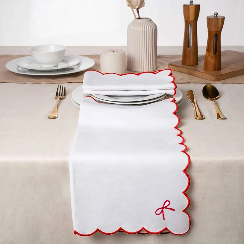 Serviette de table style vintage brodée bordure dentelle