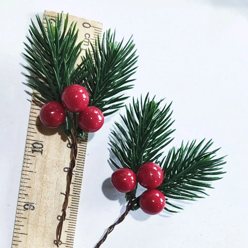 accessoires de couronne de noël fausses baies et pommes de pin - vue 3 sur 8