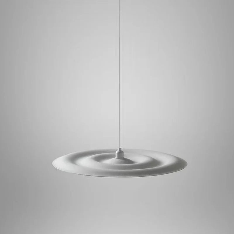 Suspension design minimaliste forme de soucoupe volante