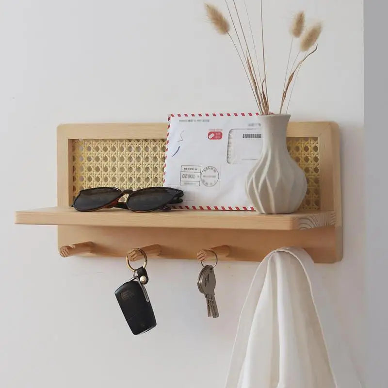étagère murale en rotin et bois avec crochets décor rustique et bohème
