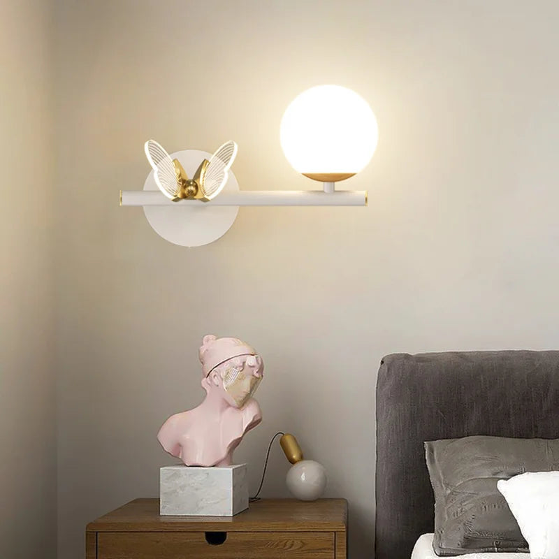 Applique murale LED en verre papillon au design nordique moderne