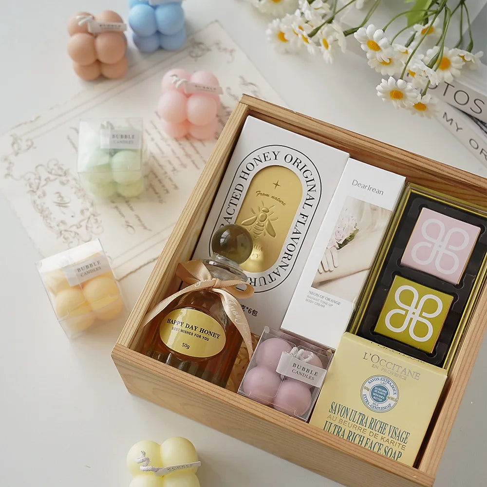 petite bougie cube parfumée en cire de soja fait main - vue 5 sur 17