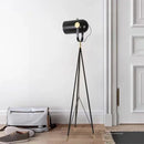 lampadaire design danois avec trépied nordique élégant