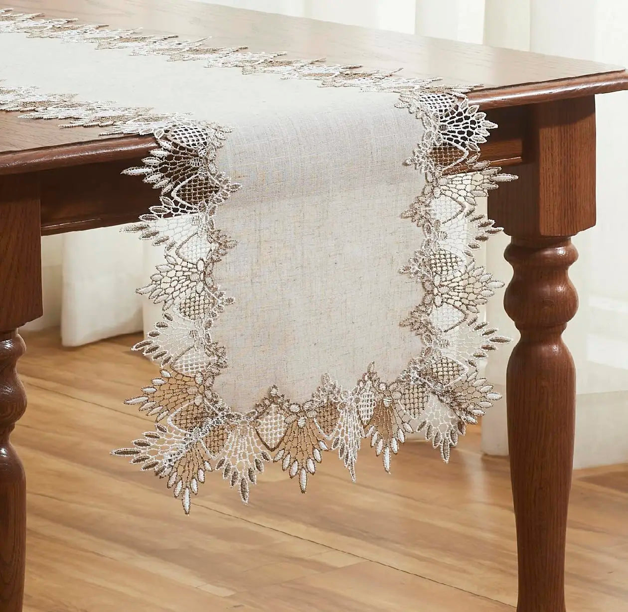 Chemin de table lin brodé style dentelle classique élégante - vue 2 sur 7