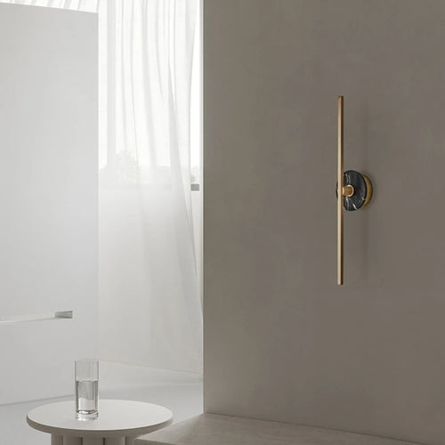 applique murale minimaliste en marbre naturel avec ligne en laiton