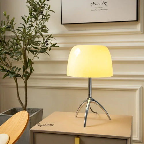 Lampe de bureau trépied postmoderne de styliste italien - vue 3 sur 16