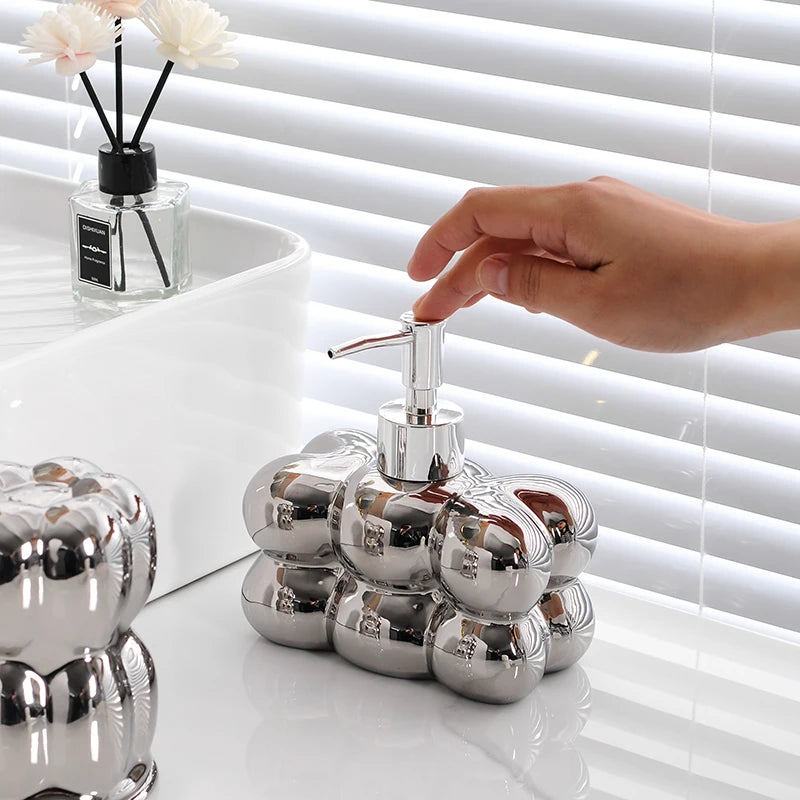 accessoires de bain en céramique pour une salle élégante - vue 4 sur 21