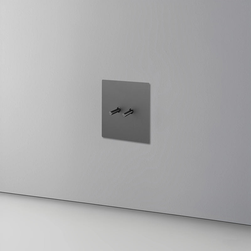 Prise électrique et double USB (Europe) en acier gris foncé brossé