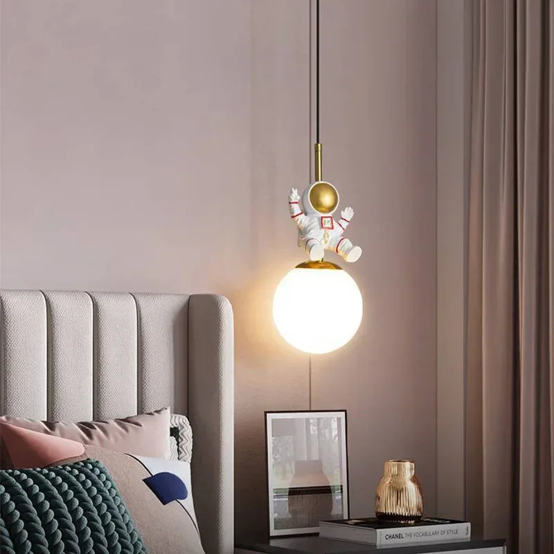 Suspension LED moderne d'astronaute pour chambre d'enfant Design de lune veilleuse chambre d'enfant - vue 5 sur 10
