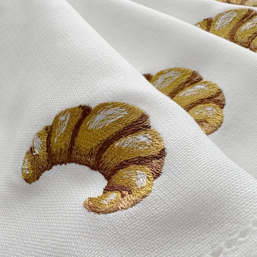 Serviette de table lin brodé motif croissant personnalisable