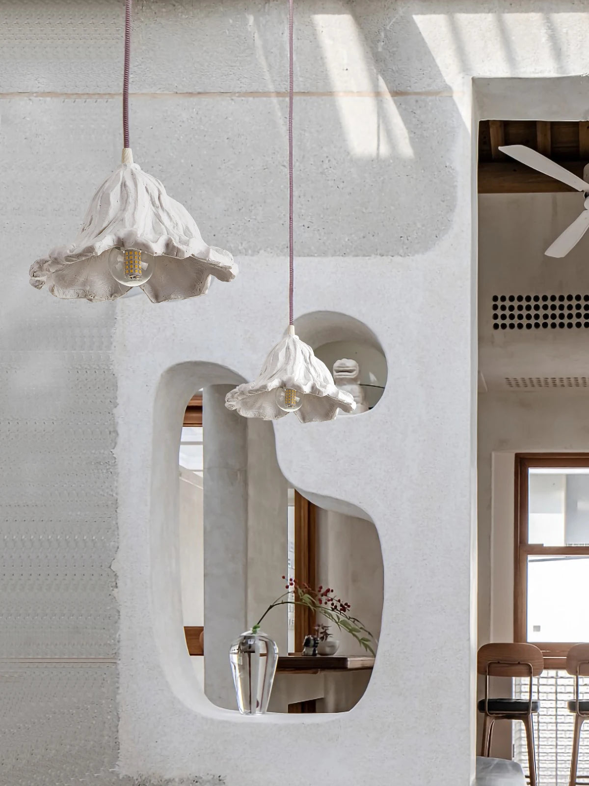 suspension lotus en résine style wabi-sabi zen vintage pour intérieur - vue 3 sur 19