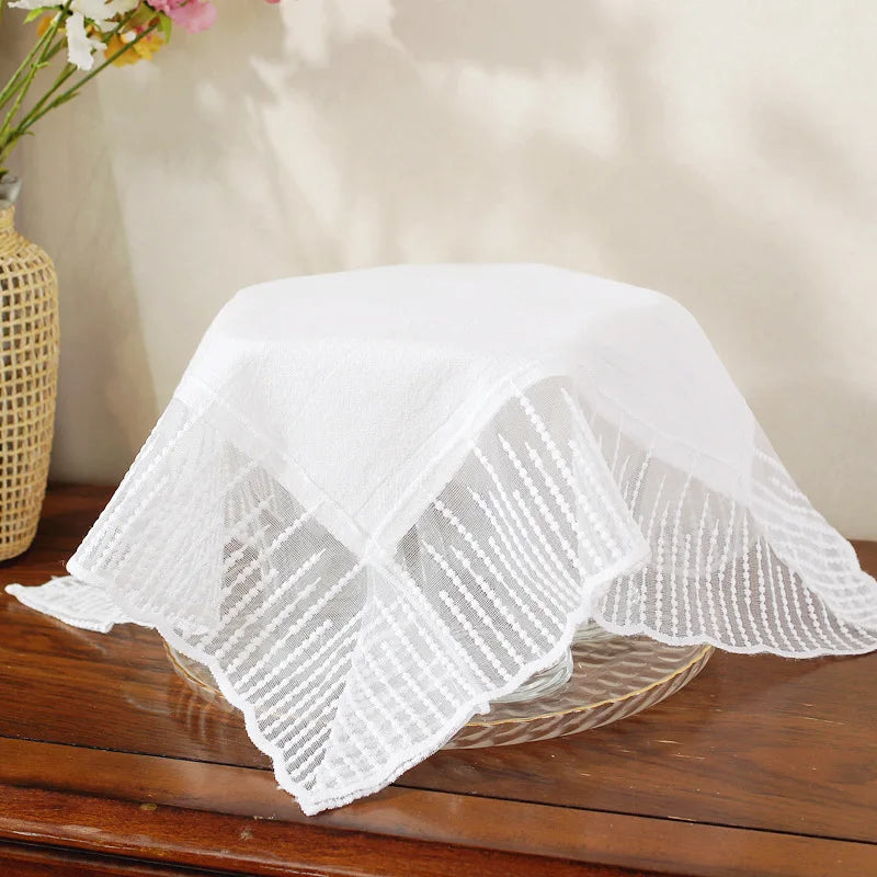 Nappe dentelle style français motif météores décoration table