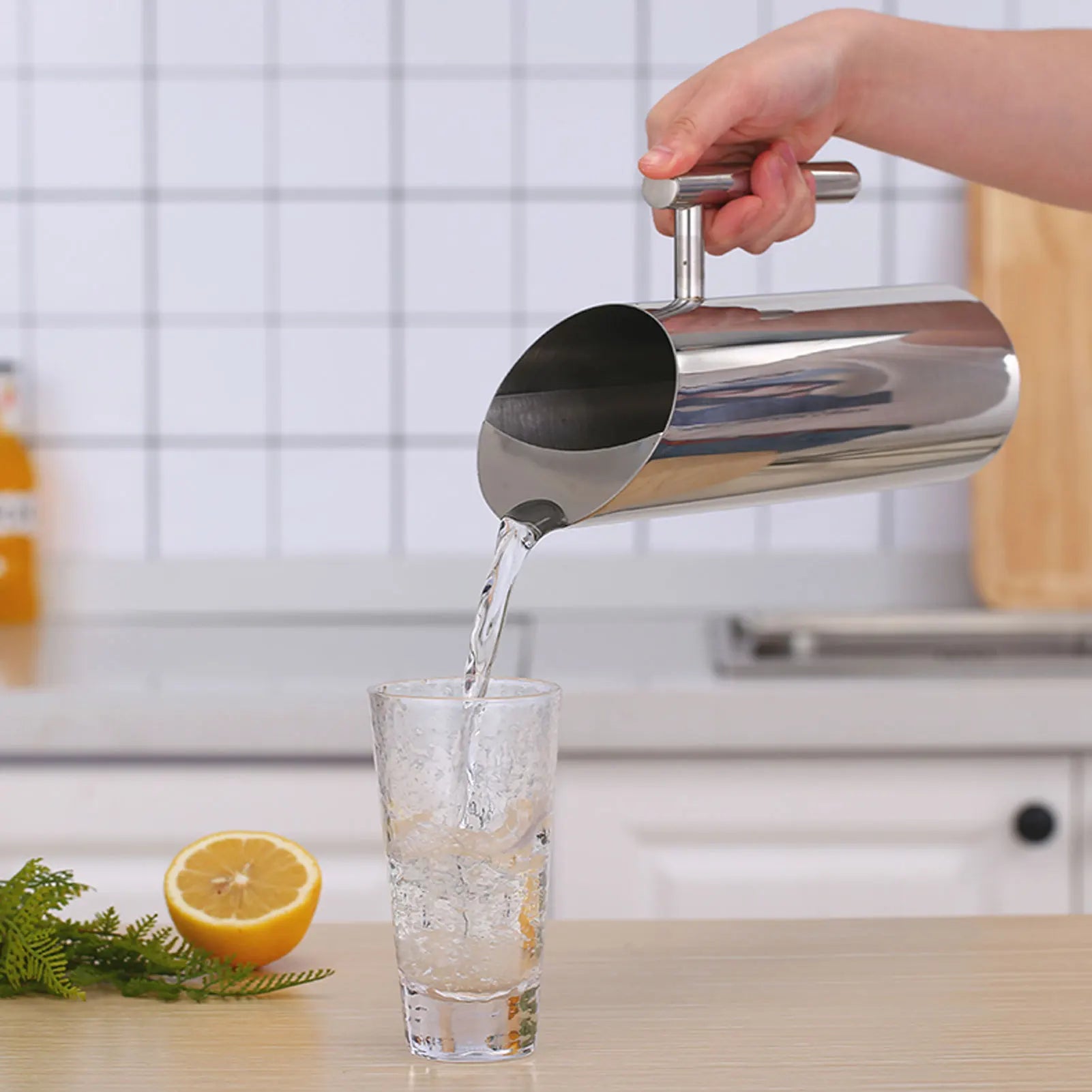 Carafe inox grande capacité design épuré ergonomique