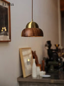 suspension en bois de noyer style wabi-sabi vintage en laiton japonais