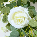 fleurs artificielles roses et plantes vertes pour décoration intérieure