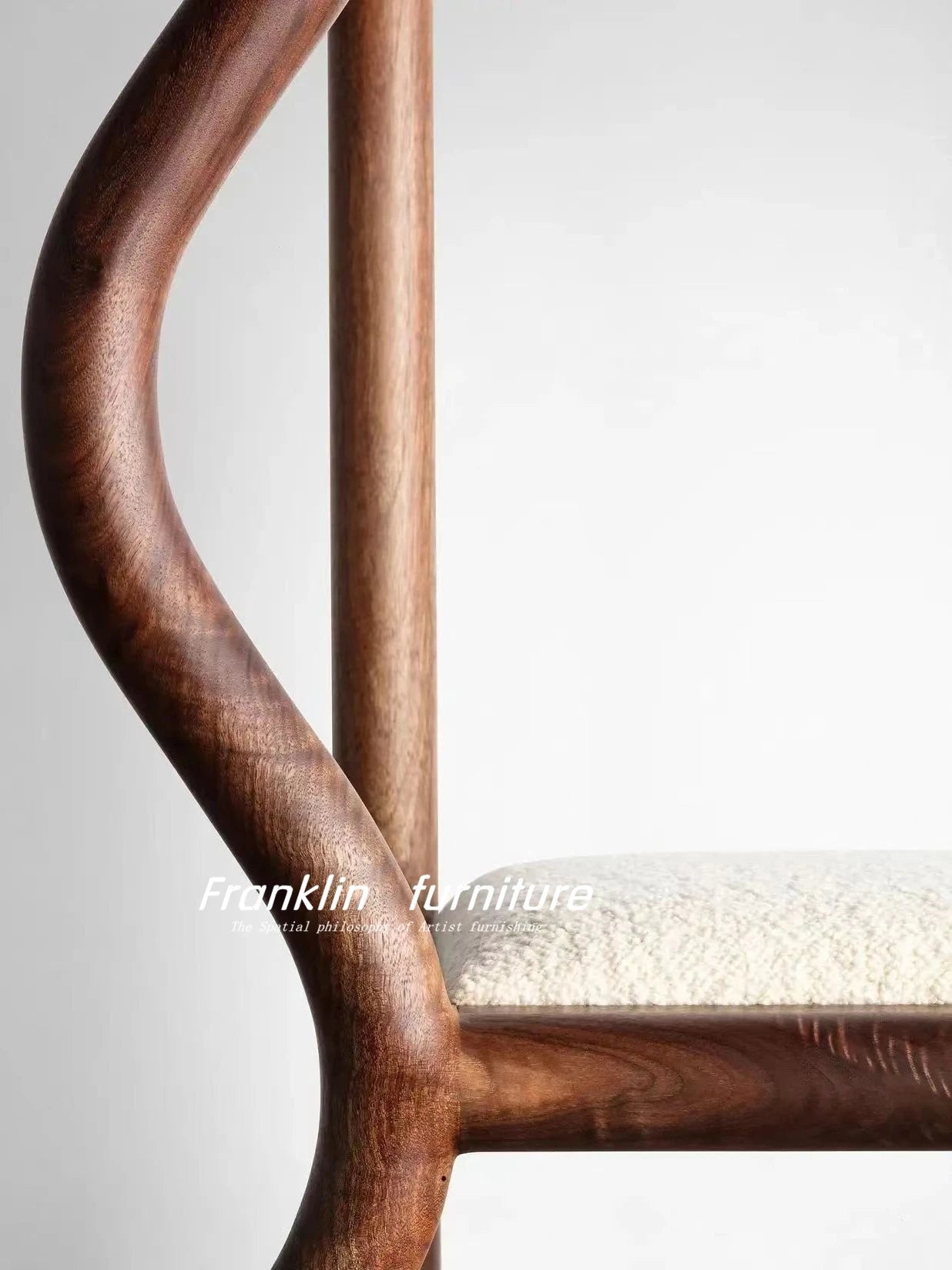 chaise rétro nordique en noyer avec coussin en laine d'agneau - vue 5 sur 7