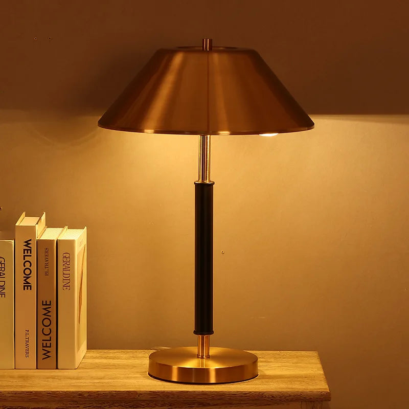 Nordic Copper Table Lamp with Changeable Bulb Led Desk Light for Bedroom Living Room - vue 5 sur 7