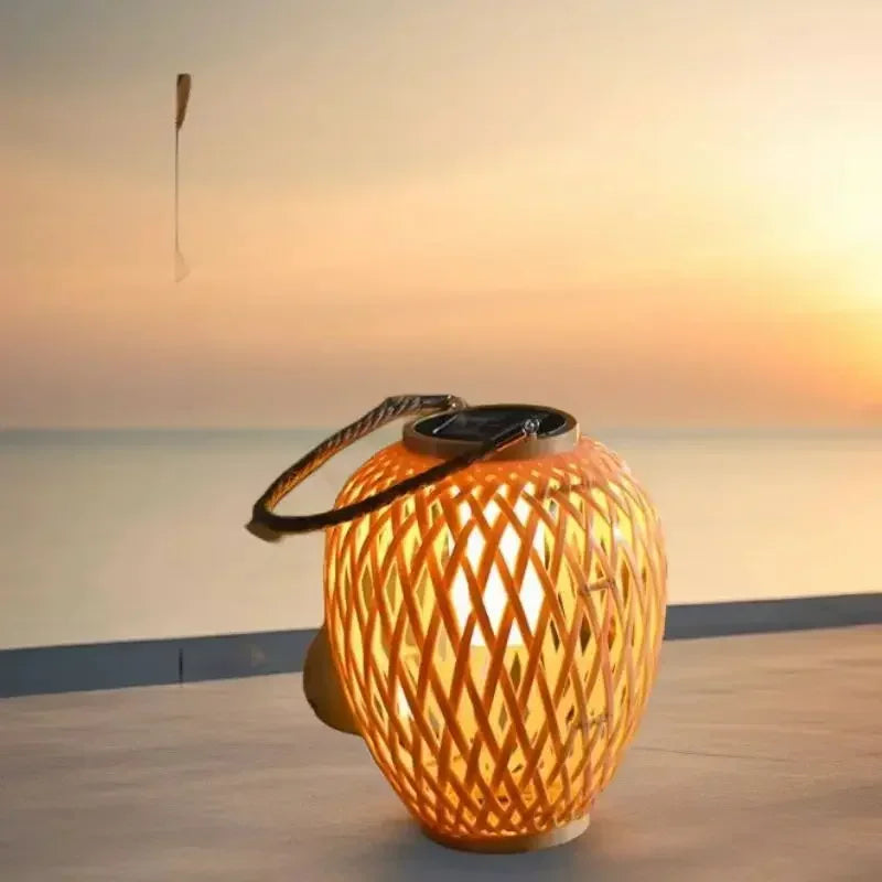 lanterne solaire extérieure en tissage imitation bambou pour jardin - vue 4 sur 7