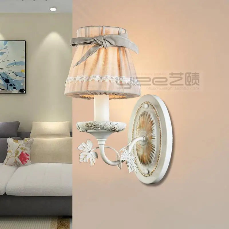 applique murale en fer avec abat-jour en tissu et noeud ruban - vue 3 sur 10