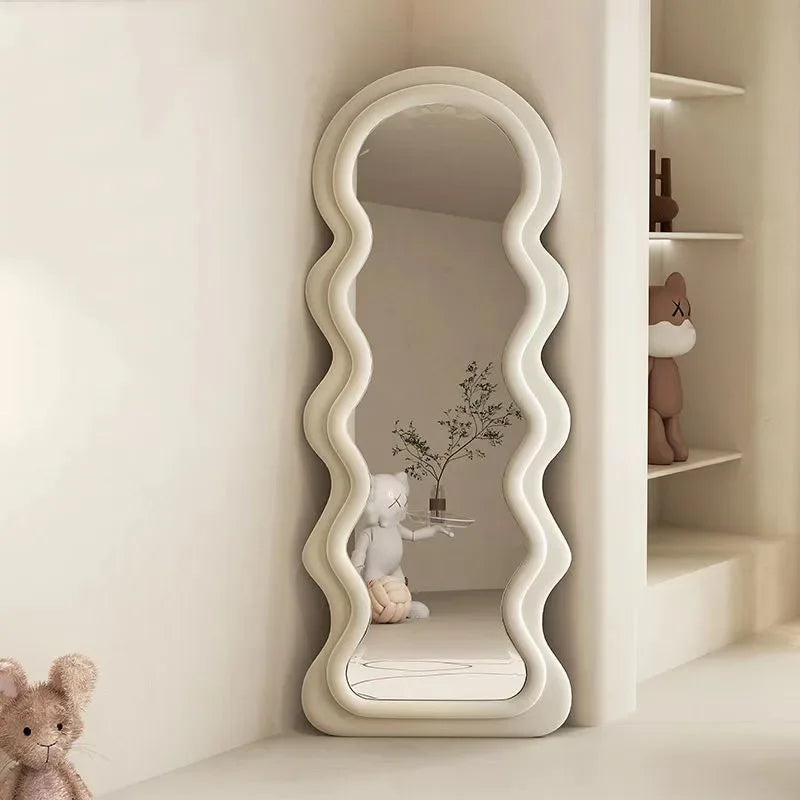 miroir ondulé design moderne pour un espace chic et funky - vue 3 sur 11
