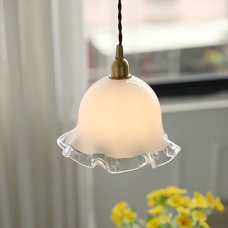 lustre vintage en forme de bourgeons de fleurs en verre nordique