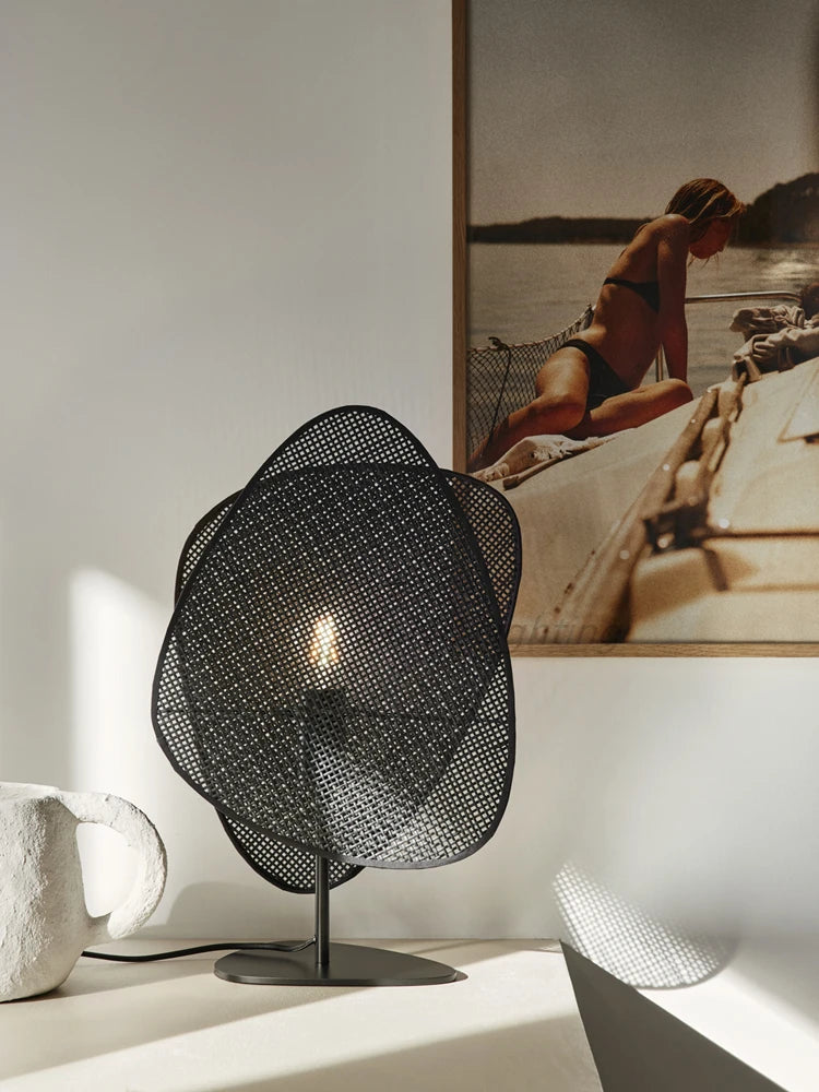 Lampadaire en rotin tricoté de styliste français - vue 4 sur 8