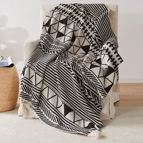 plaid tricoté bohème à pompons motif géométrique doux - vue 5 sur 6